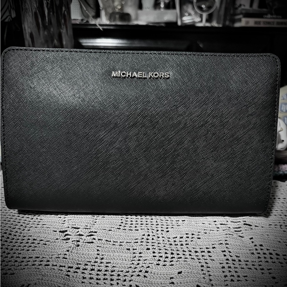 💕Michael Kors medium BLACK women’s  crossbody bag.